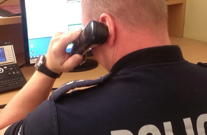 {Policjanci zatrzymali 32-letniego mężczyznę, który w jednym ze sklepów w centrum Ełku ukradł puszkę z pieniędzmi zbieranymi na cele charytatywne.}